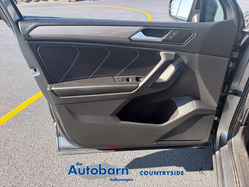Certified 2023 Volkswagen Tiguan SE w/ Panoramic Sunroof Package AWD/4WD image 9