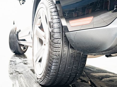 Certified 2024 Porsche Macan image 42