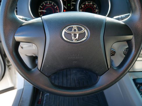 Used 2011 Toyota Highlander 2WD w/ Cold Weather Pkg image 25