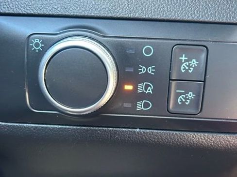 Used 2020 Ford Escape SE image 17