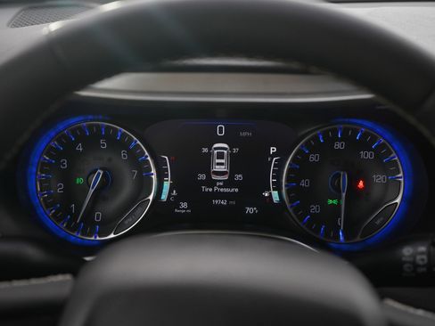 Used 2023 Chrysler Pacifica Touring-L w/ S Appearance Package image 25