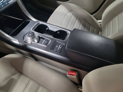 Used 2020 Ford Fusion SE FWD image 26