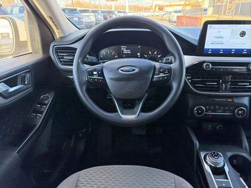 Used 2020 Ford Escape SE image 15