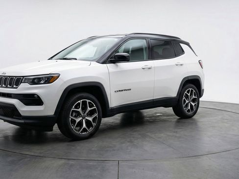 Used 2025 Jeep Compass Limited AWD/4WD image 3