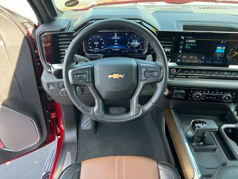 Certified 2025 Chevrolet Silverado 1500 High Country AWD/4WD image 13
