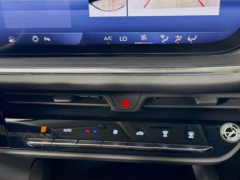 Used 2025 Buick Envision Preferred AWD/4WD image 17