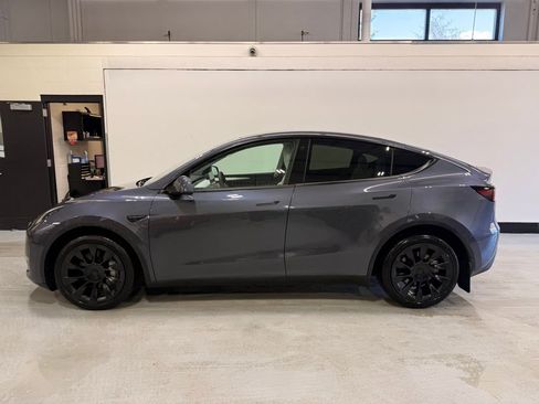 Used 2023 Tesla Model Y Long Range image 2