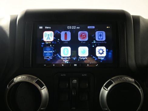 Used 2012 Jeep Wrangler Unlimited Rubicon w/ Connectivity Group AWD/4WD image 28