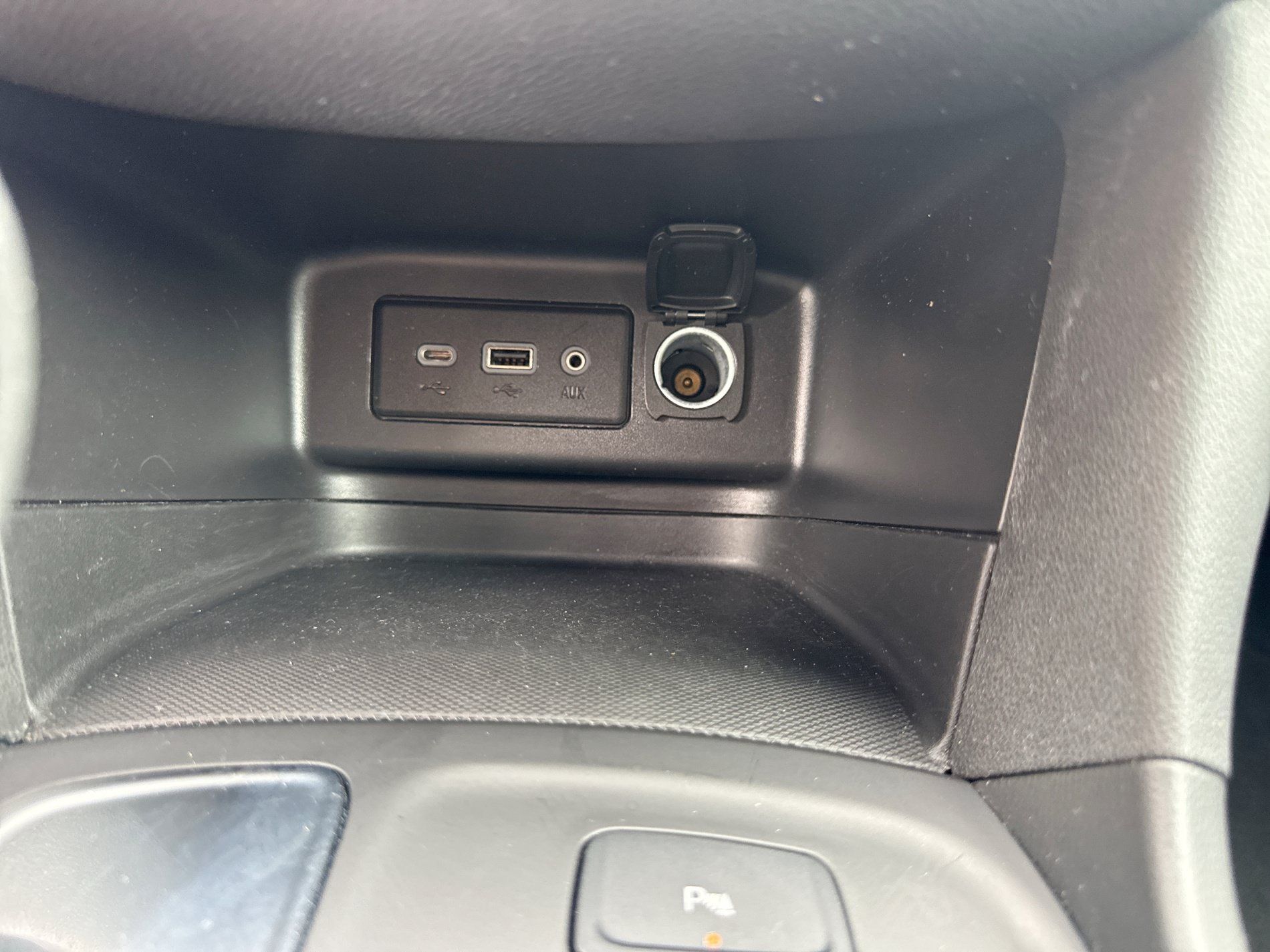 Used 2024 Chevrolet Equinox LT FWD image 21