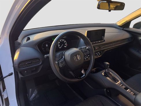 Used 2024 Honda HR-V Sport image 9