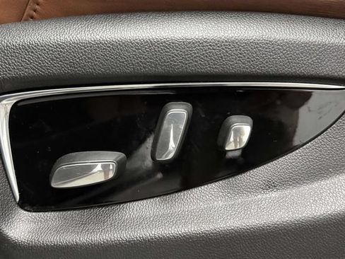 Used 2018 Cadillac Escalade Premium Luxury AWD/4WD image 35