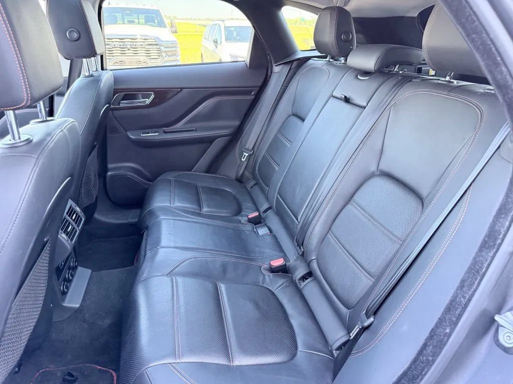 Used 2017 Jaguar F-PACE Prestige AWD/4WD image 14