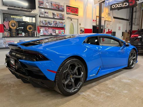 Used 2020 Lamborghini Huracan EVO image 5