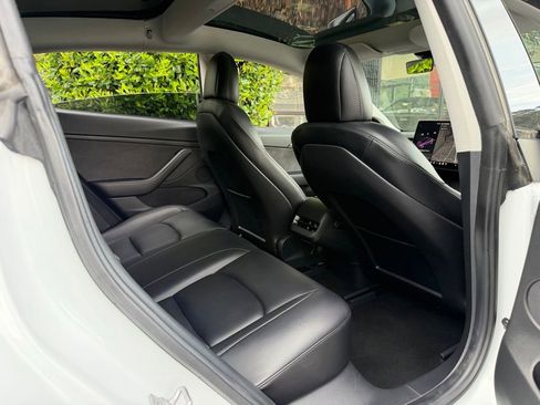 Used 2022 Tesla Model 3 Long Range AWD/4WD image 38