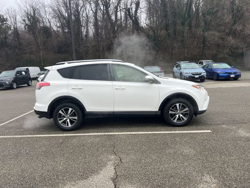Used 2017 Toyota RAV4 XLE image 4