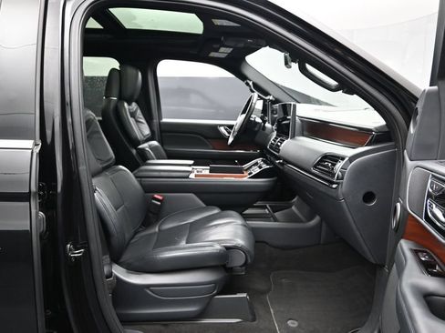 Used 2022 Lincoln Navigator L Reserve AWD/4WD image 31