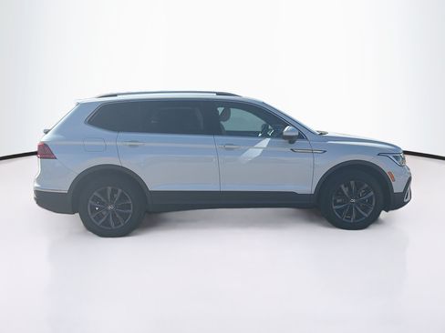 Used 2023 Volkswagen Tiguan SE AWD/4WD image 10