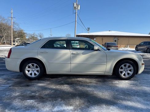 Used 2006 Chrysler 300 Touring w/ Comfort/Convenience Group image 4