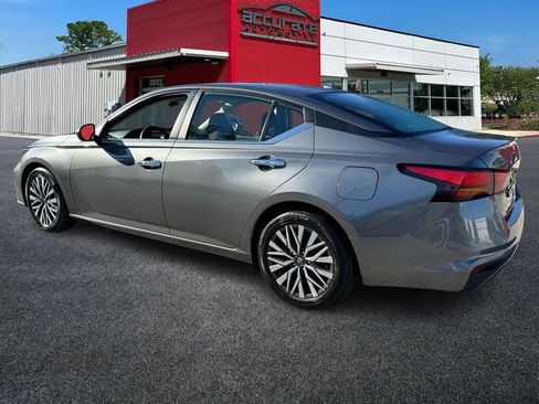 Used 2023 Nissan Altima 2.5 SV image 3