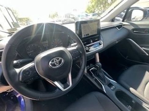 Used 2025 Toyota Corolla Cross LE image 14