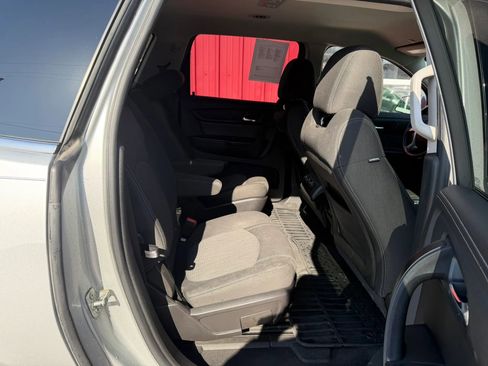 Used 2017 Chevrolet Traverse LT FWD image 16