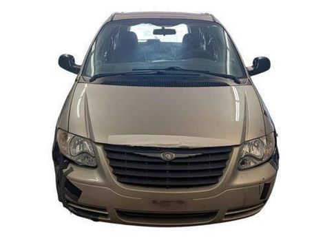 Used 2006 Chrysler Town & Country FWD image 9