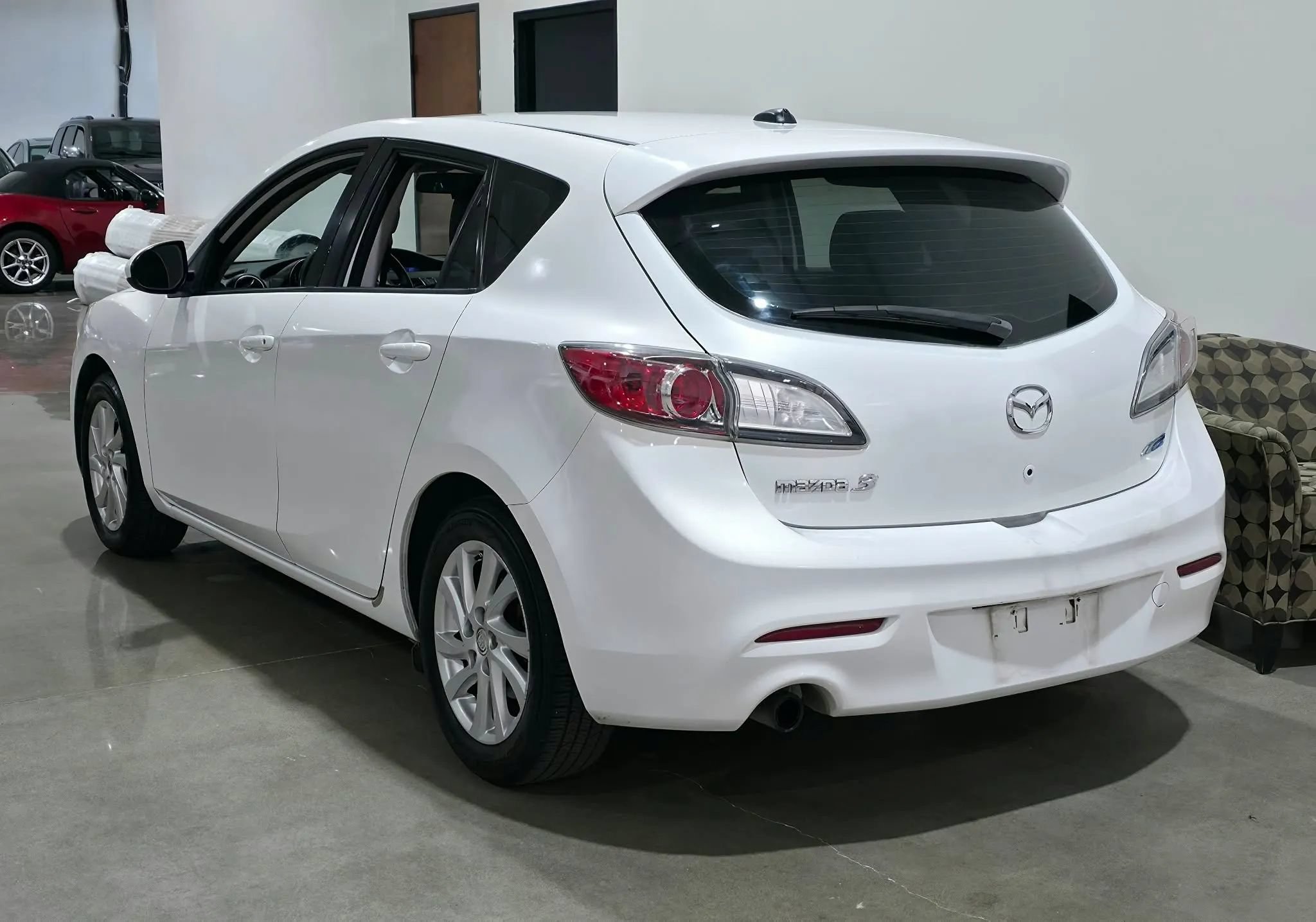 Used 2012 MAZDA MAZDA3 i Grand Touring w/ Tech Pkg FWD image 5