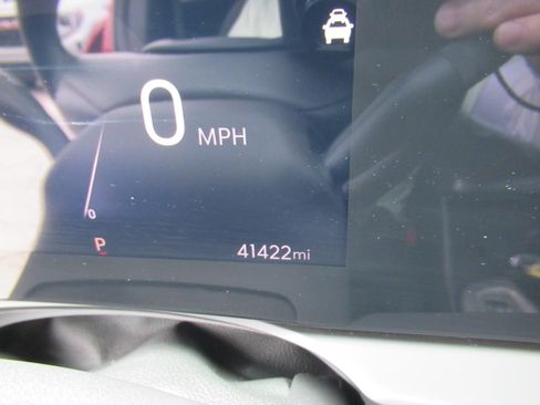Used 2024 Buick Envista Sport Touring w/ Convenience II Package FWD image 24