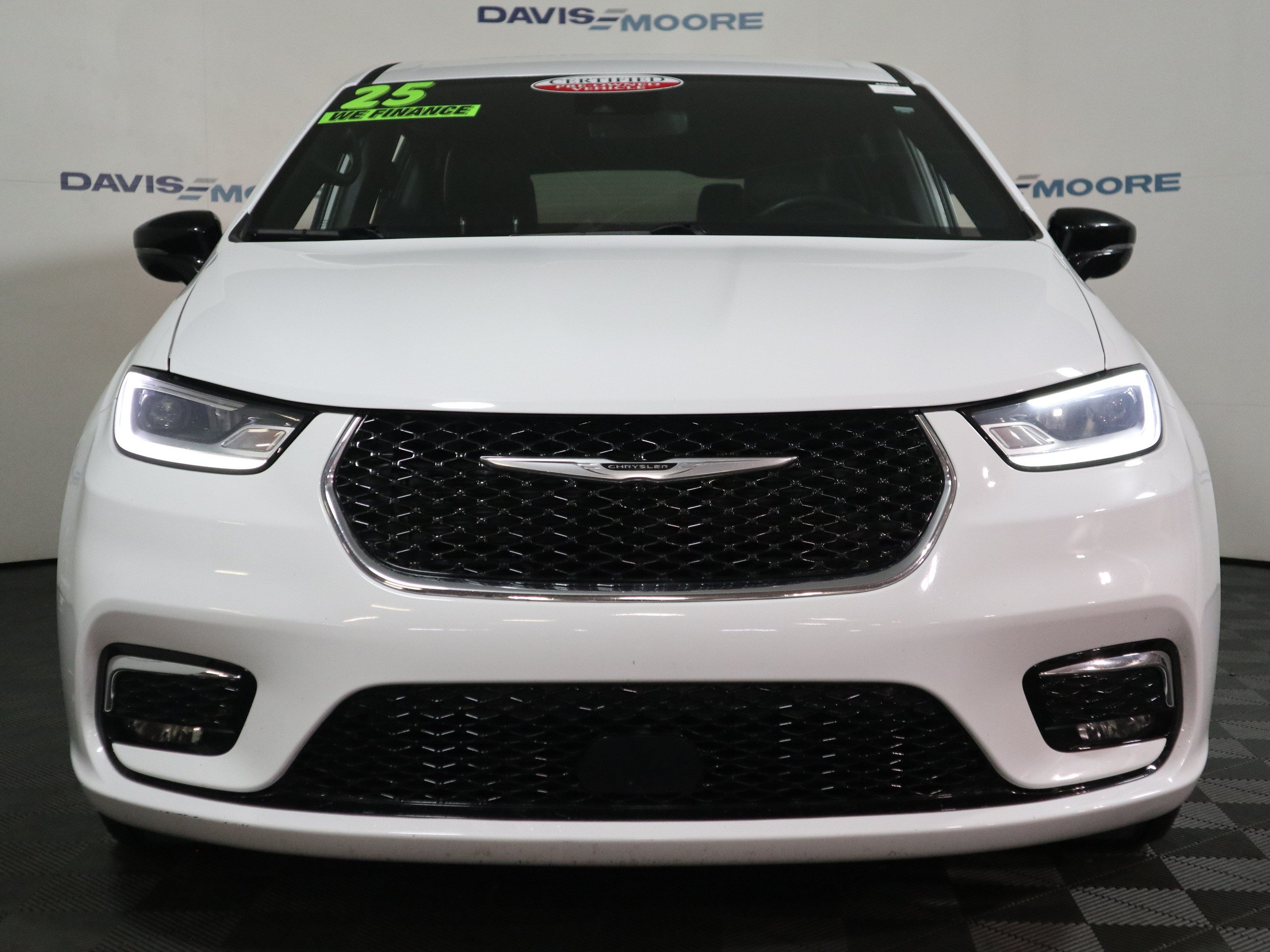 Used 2025 Chrysler Pacifica Select FWD image 13