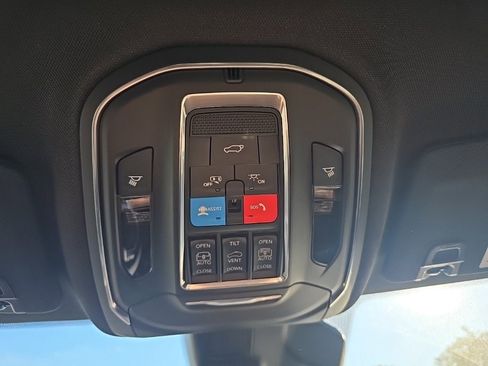 New 2025 Jeep Grand Cherokee Limited image 32