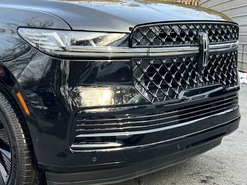 New 2025 Lincoln Navigator L Reserve w/ Jet Appearance Package image 2