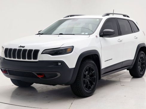 Used 2019 Jeep Cherokee Trailhawk w/ Cold Weather Group image 2