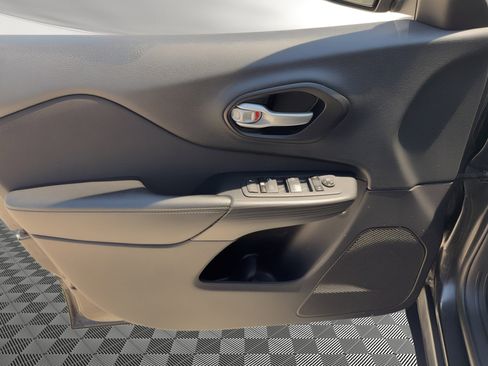 Used 2015 Jeep Cherokee Latitude FWD image 14