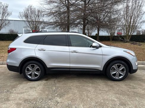 Used 2016 Hyundai Santa Fe SE image 2