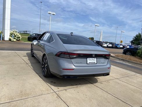 Used 2023 Honda Accord Touring image 9