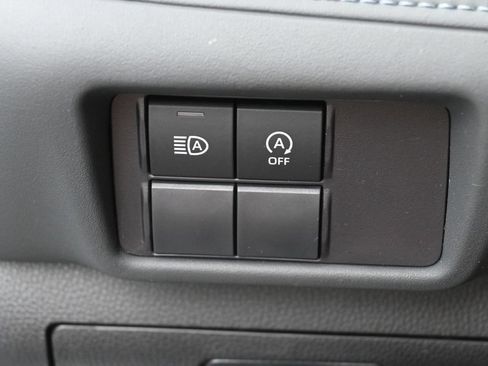 Used 2023 Toyota Highlander L FWD image 15