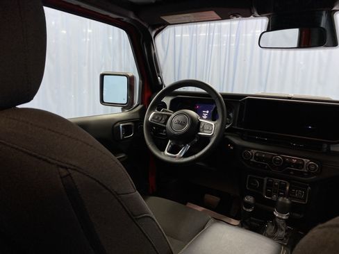 Certified 2025 Jeep Wrangler Sahara image 37