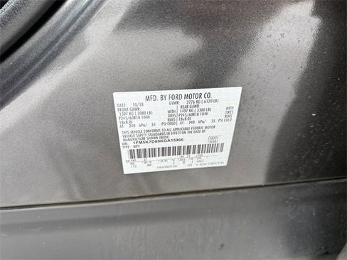 Used 2019 Ford Explorer XLT image 33