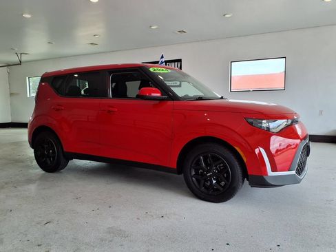 Used 2024 Kia Soul LX w/ Option Group 015 FWD image 3