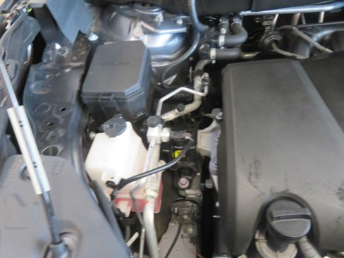 Used 2020 Toyota Highlander XLE FWD image 63
