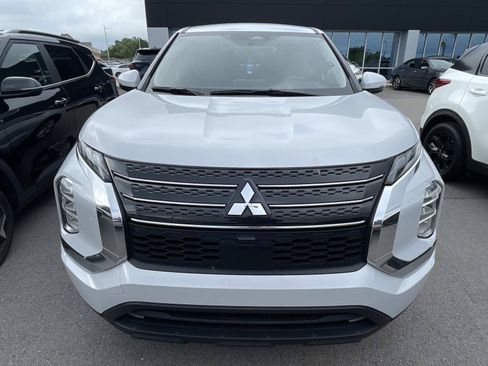 Used 2024 Mitsubishi Outlander ES FWD image 2