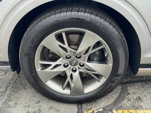 Used 2025 Genesis GV70 3.5T Sport image 10