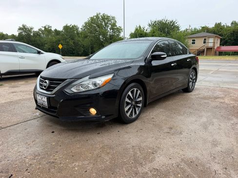 Used 2017 Nissan Altima 2.5 SV w/ Convenience Package FWD image 4