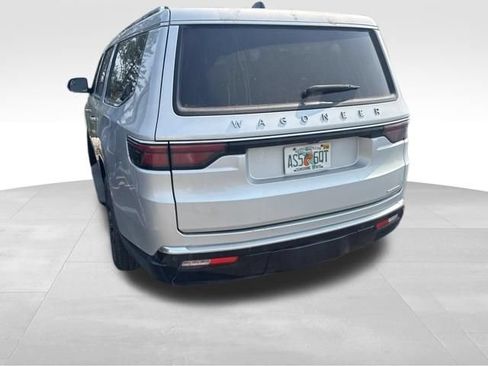 Used 2024 Jeep Wagoneer L Series II w/ Flexible Seating Group AWD/4WD image 19