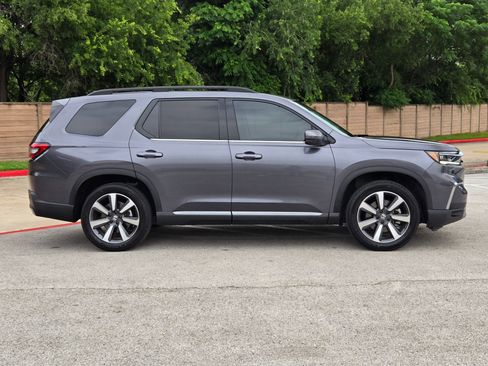 Used 2023 Honda Pilot Touring image 2