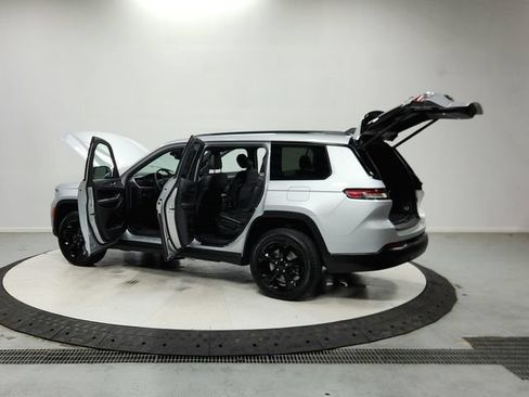 Used 2023 Jeep Grand Cherokee L Laredo RWD image 14