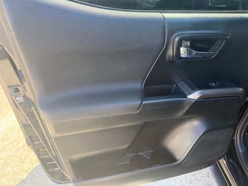 Used 2018 Toyota Tacoma TRD Pro AWD/4WD image 12