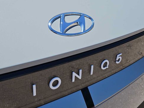 Certified 2024 Hyundai Ioniq 5 SEL RWD image 12