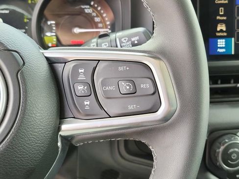 Used 2025 Jeep Wrangler Unlimited Sahara AWD/4WD image 27