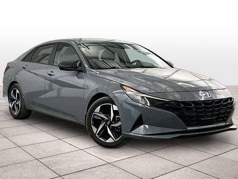 Used 2023 Hyundai Elantra SEL w/ Convenience Package FWD image 2